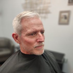Top Salon and Barber For Older Men Haircuts in Knoxville, TN