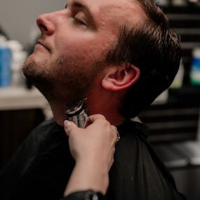 Barber in Knoxville, TN For Beard Sculpting and Beard Shaping