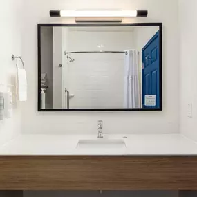 Guest room bath