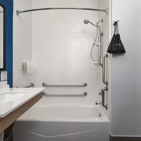 Guest room bath