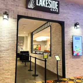 With a welcoming and cozy atmosphere for all guests to enjoy, Lakeside Café offers sumptuous lunches and dinner options, all wrapped up with recognizably delicious creole nuances featuring classic Cajun favorites.