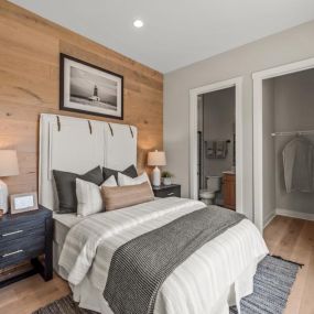 First-floor guest bedroom suite options