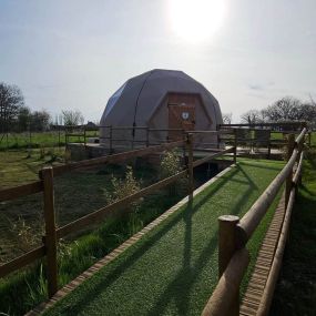 Bild von Ô refuge di’vin chambres d'hôtes et hébergements insolites ô kota divin ô dome divin avec piscine sauna spa minigolf