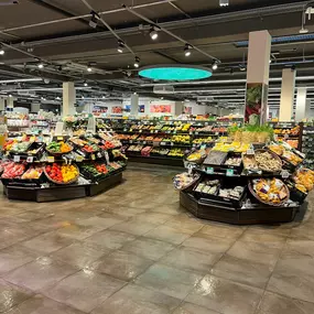 REWE Zuericher Str Muenchen Obst und Gemuese Praesentatation