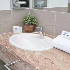 Guest room bath