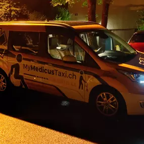 Bild von MyMedicus by ARLETONE GmbH - Patiententransport / Rollstuhltaxi / Krankentransport / Event Sanitätsdienst / AED-BLS Kurse