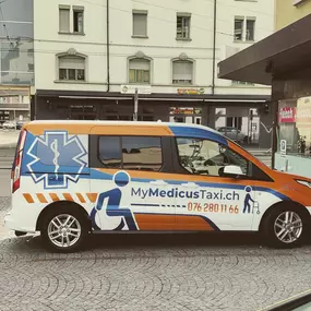 Bild von MyMedicus by ARLETONE GmbH - Patiententransport / Rollstuhltaxi / Krankentransport / Event Sanitätsdienst / AED-BLS Kurse