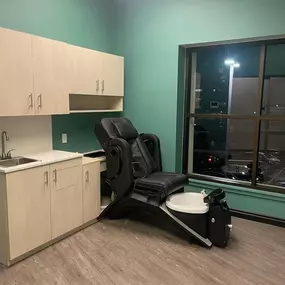 Ventilated Acrylic Nail Salon Suites in Altoona, PA - MY SALON Suite - Altoona