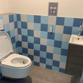 Aquaclean Mera douchetoilet. Gasten toilet met werkende Aquaclean Mera