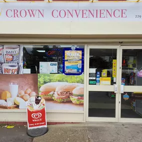 Bild von DHL Express Service Point (Crown Convenience Store - iPayOn)