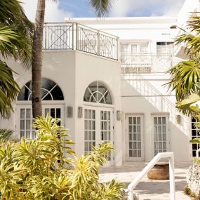 outside view from savoy hotel Miami Beach, Mediterranean style