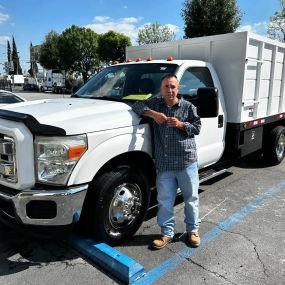 Dump Truck Kings Corporation- camionetas de trabajo en venta