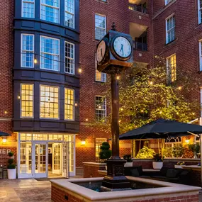 Archer Hotel Old Town Alexandria Courtyard