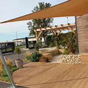 Bild von Maillard Paysage - Entreprise Jardinage Pose Clôture Aménagement Allée Terrasse Bois Composite Parking Drainant Oise Beauvais