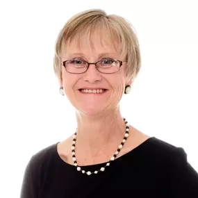 Debbie Loftis - Old National Bank, Mortgage Loan Officer in Athens,TN professional headshot