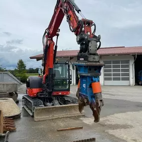 Bild von Erdbau Gierlinger Fuhrunternehmen. Bagger. Erdarbeiten. Kieslieferungen