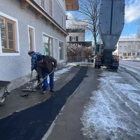 Bild von Erdbau Gierlinger Fuhrunternehmen. Bagger. Erdarbeiten. Kieslieferungen