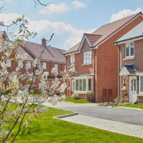 Crest Nicholson Street Scene at Kilnwood Vale