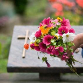 Blumenstrauß  Friedhofsgartenbau / Blumengeschäft Sylvia Held