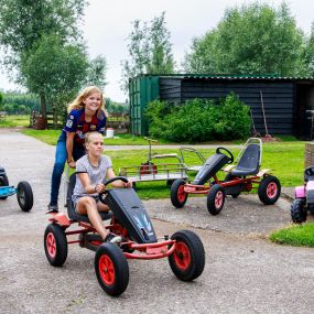 Skelters / Tractors - Speelmogelijkheid op eigen terrein