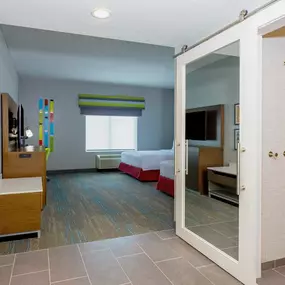 Guest room bath