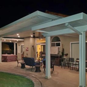 Split level Alumawood Newport patio cover at night.