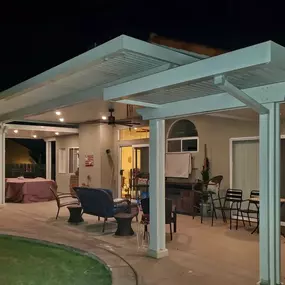 Split level Alumawood Newport patio cover at night.