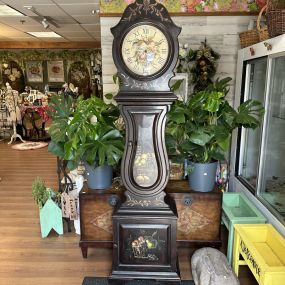 Bild von Mom's Flower Shoppe and Treasures