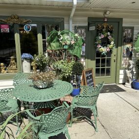 Bild von Mom's Flower Shoppe and Treasures