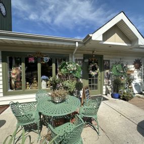 Bild von Mom's Flower Shoppe and Treasures