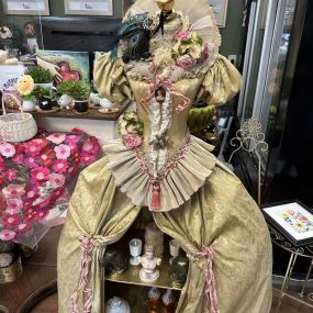 Bild von Mom's Flower Shoppe and Treasures