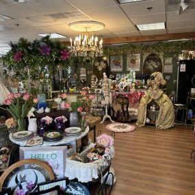 Bild von Mom's Flower Shoppe and Treasures