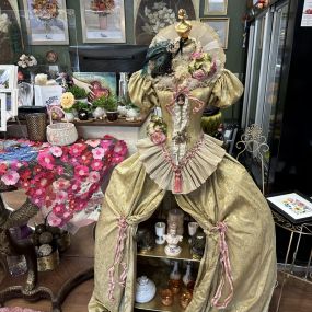 Bild von Mom's Flower Shoppe and Treasures