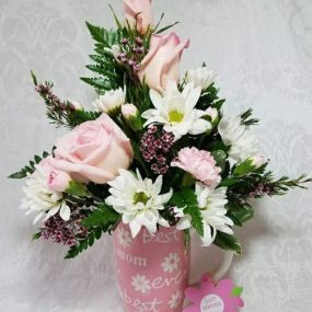 Bild von Mom's Flower Shoppe and Treasures