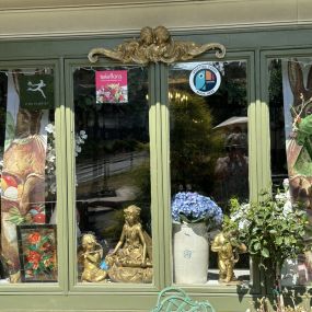 Bild von Mom's Flower Shoppe and Treasures