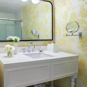 Guest room bath