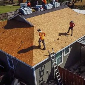 The ARP Roofing crew re-roofing a home