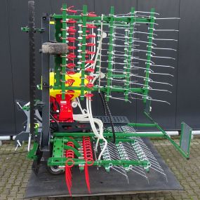 Grasland weeder wiedeg.
Voor een goed grasmat bewerking en bijzaaien .