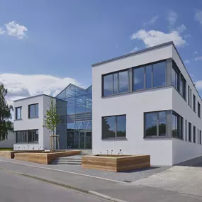 Blumen Risse Schulungsgebäude an der Zentrale in Schwerte-Westhofen.