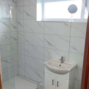 Bild von L.C Tiling and Plumbing Services