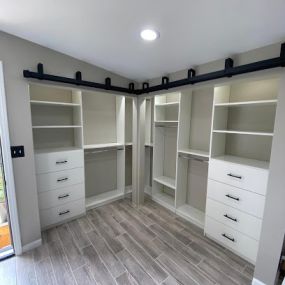 Bild von Bella Closets & Cabinets