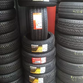 Bild von Tyre Shop NG8 & Mobile Tyre Service