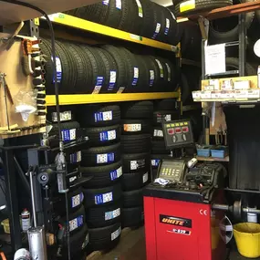 Bild von Tyre Shop NG8 & Mobile Tyre Service