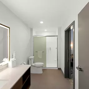 Guest room bath