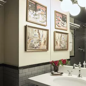 Guest room bath