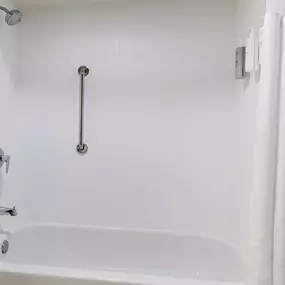 Guest room bath