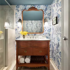 Guest room bath