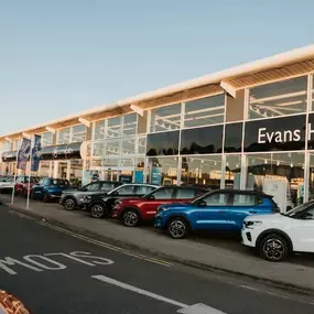 Evans Halshaw Jeep Hull Dealership Exterior