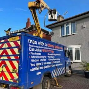 Bild von Man with a Cherry Picker Van