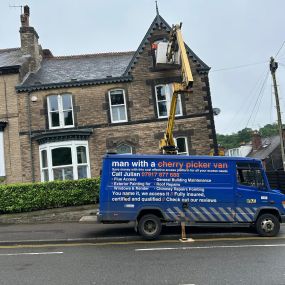 Bild von Man with a Cherry Picker Van